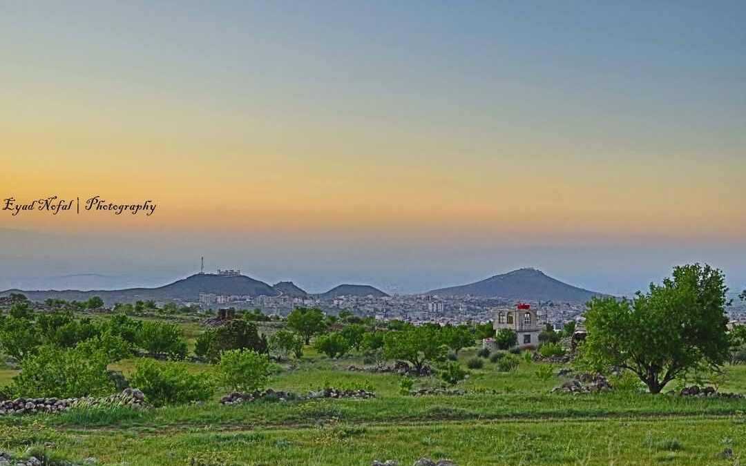 تاريخ تسميات جبل الدروز مشهد بانورامي لجبل العرب في السويداء يعكس طبيعة