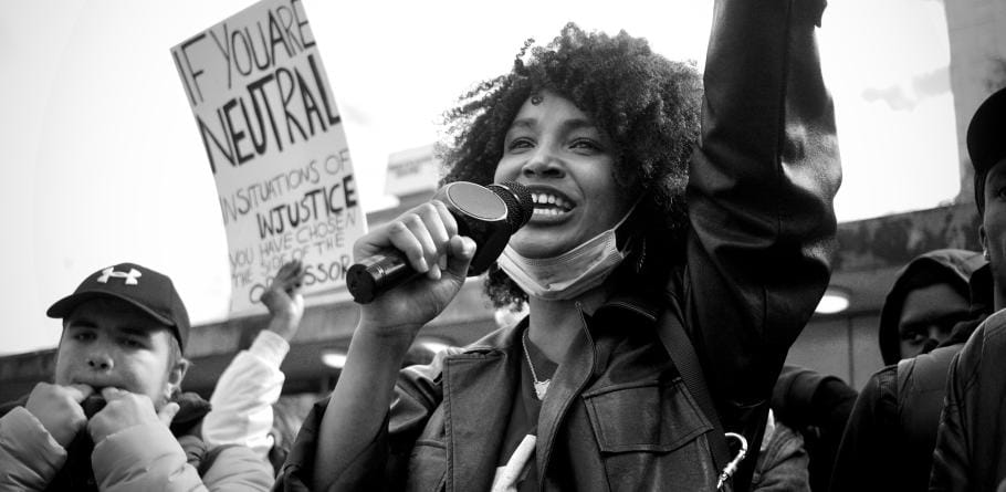 لوطن لا يُبنى بالخوف بل بالحرية 1 الحرية ليست شعارًا يُرفع في الميادين، بل هي كرامة الإنسان في حياته اليومية.